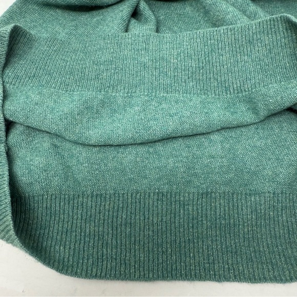 German Made Women’s Sea Foam Green Wool Cashmere Turtleneck Sweater Size 36 38 M - Picture 12 of 15